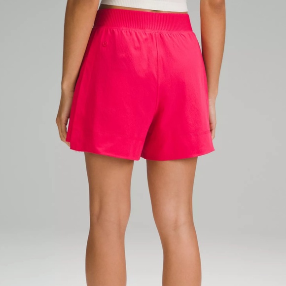 Lululemon Stretch Woven Relaxed-Fit High-Rise Short 4" (cherrymist) - Picture 4 of 8